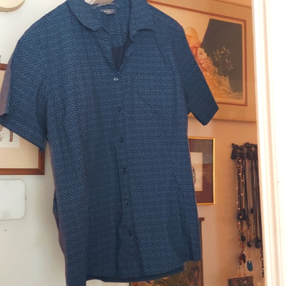 Eddie Bauer fitted short sleeve shirt